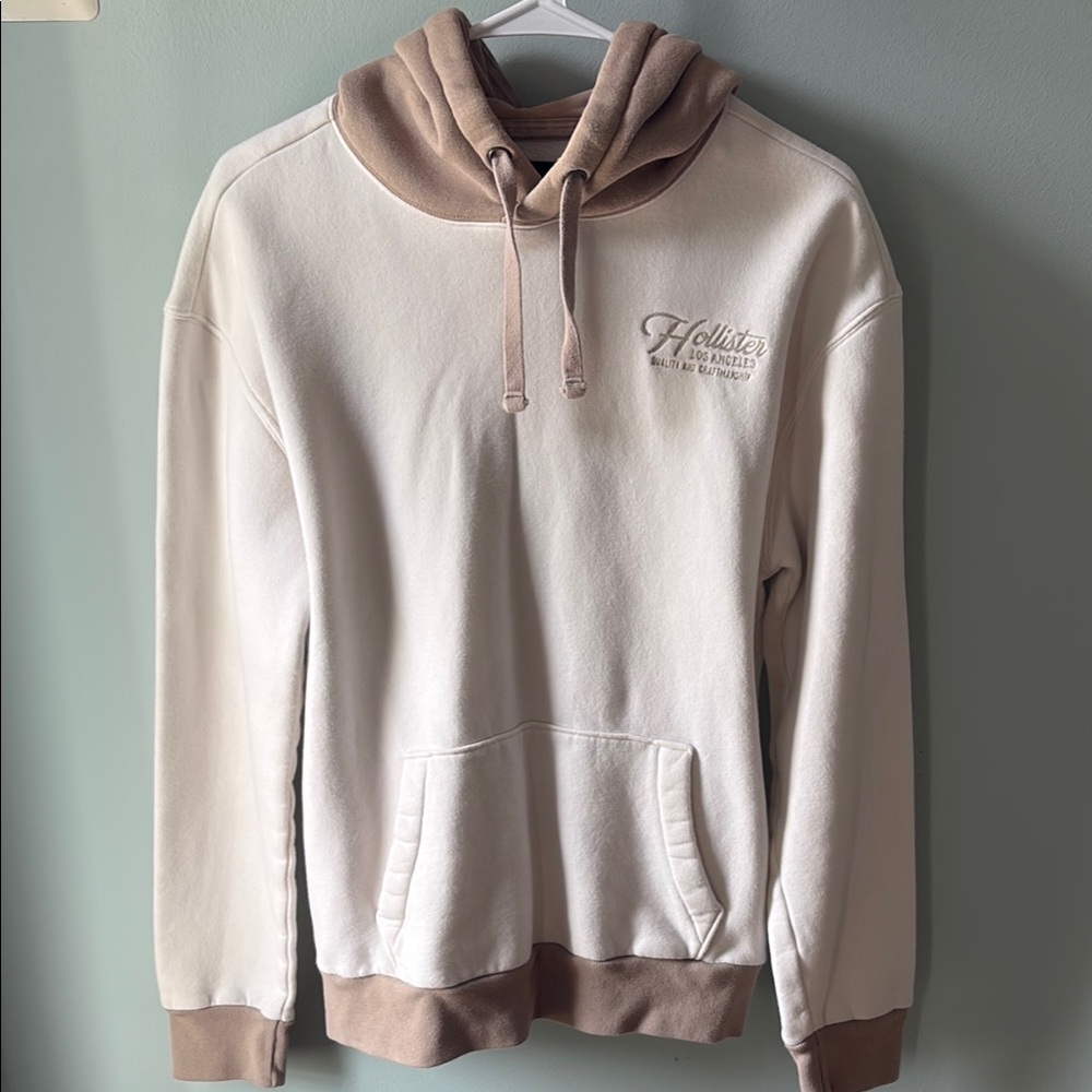 Hollister Men's Cream and Tan Hoodie Sweater